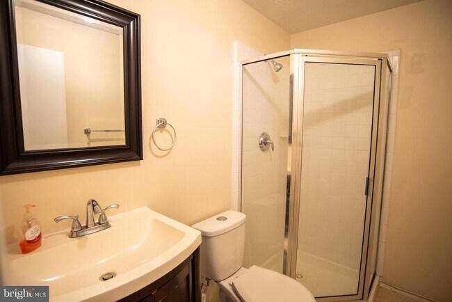 Building Photo - 10038 Chatelaine Cir