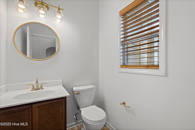 Building Photo - 207 Riverstone Ct