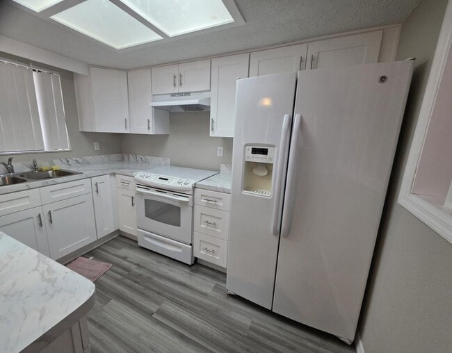 Building Photo - 3252 Sea Grape Dr