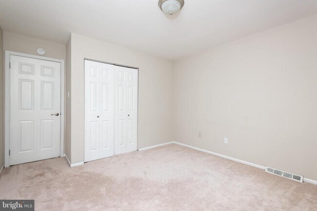 Building Photo - 201 Fairfax Ct