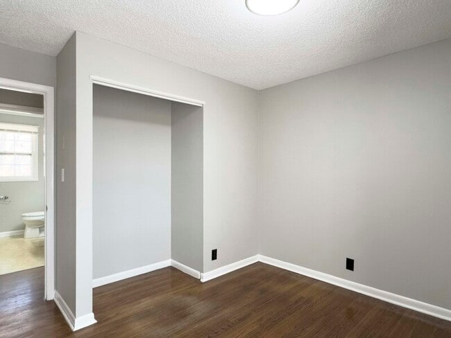 Building Photo - 328 Dunbar Cave Rd