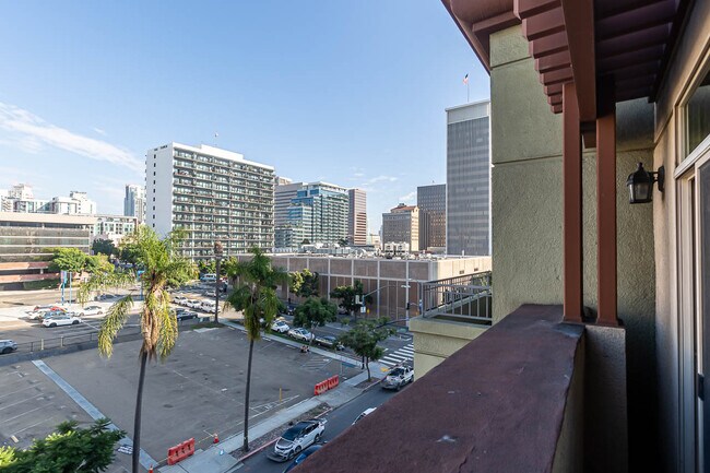 Building Photo - 1501 Front St