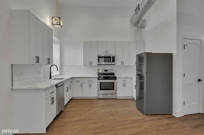 Building Photo - 4731 N Western Ave