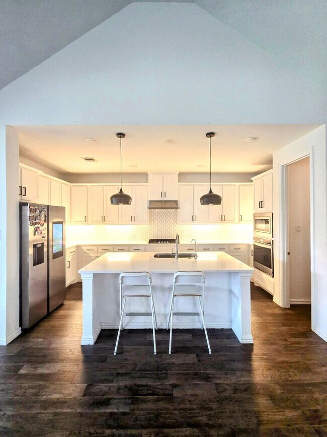 Building Photo - 536 Cedarwood St