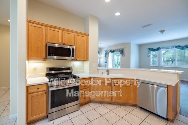 Building Photo - 2713 Robinson Creek Ln