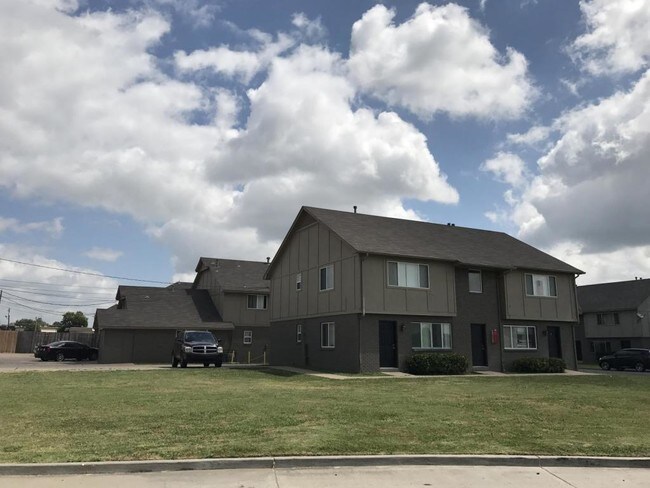 Building Photo - 2626 S 85th E Ave #D