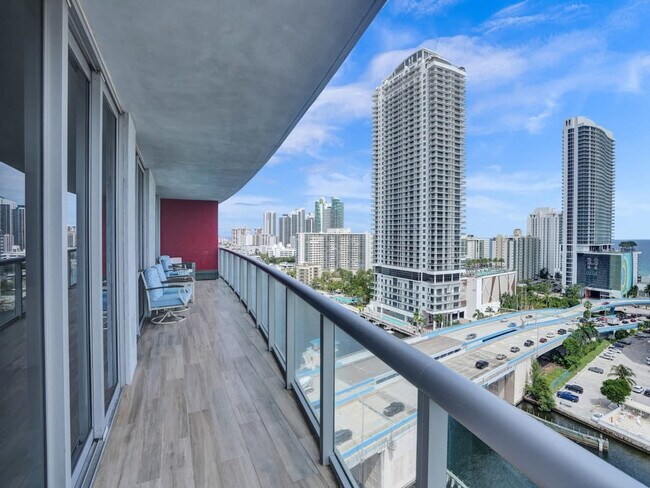 Building Photo - 2602 E Hallandale Beach Blvd
