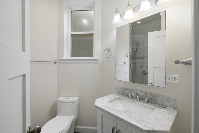 Building Photo - 2522 N Burling St