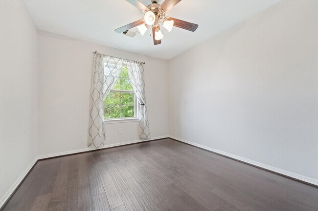 Building Photo - Exquisite 2-Story Home in a Prime Location...