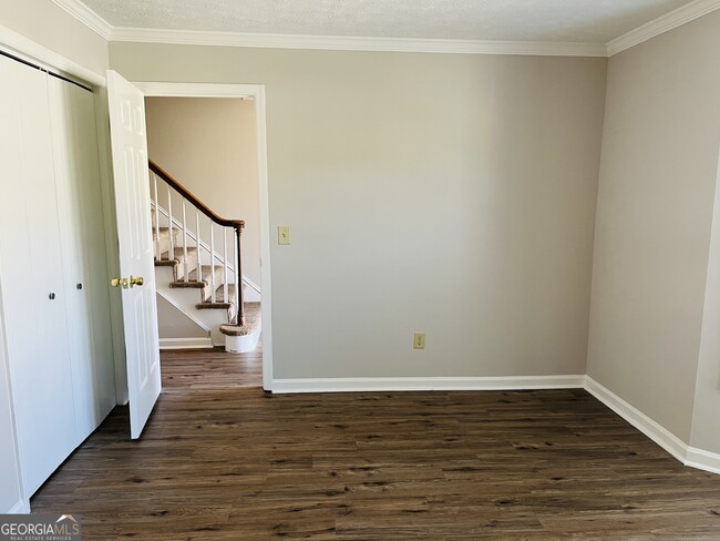 Building Photo - 1522 Paces Ferry N Dr SE