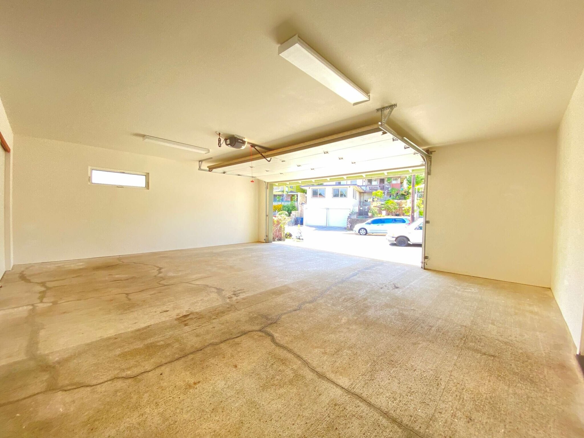 Building Photo - 1136 Makaala St