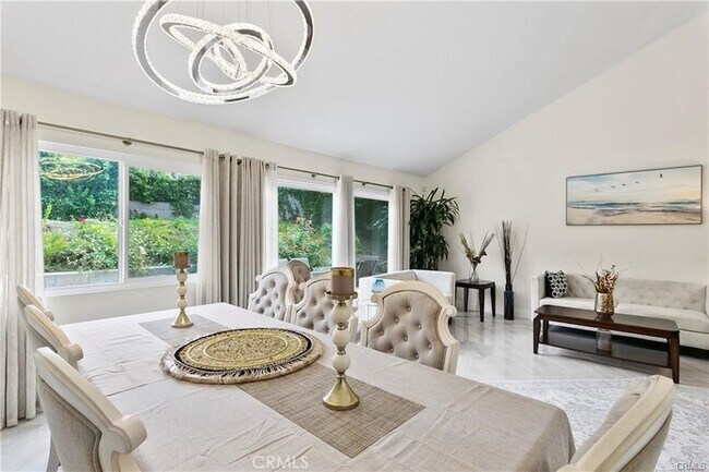 Building Photo - 196 S Donna Ct