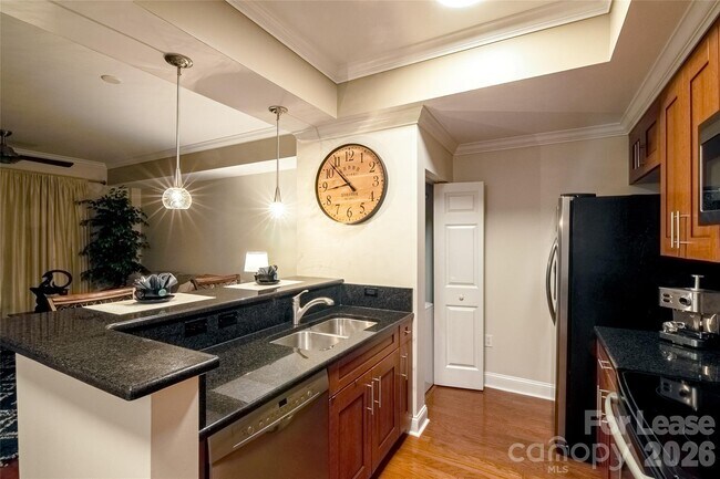 Building Photo - 300 W 5th St