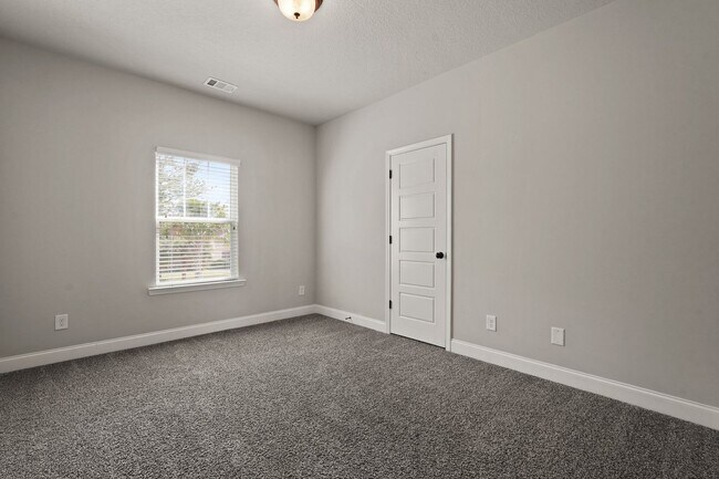 Building Photo - 508 Potter Stone Square