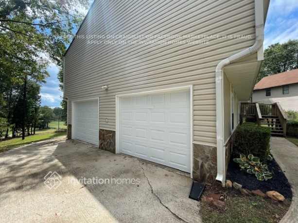 Building Photo - 9082 Green Pines Ct