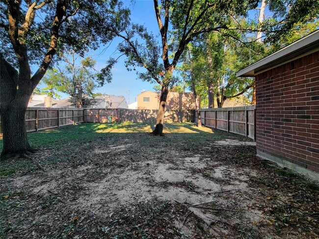 Building Photo - 11902 Cottonwood Ln