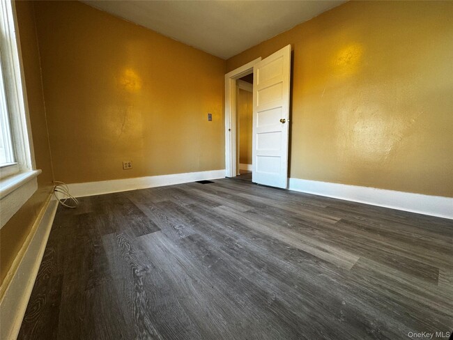 Building Photo - 56 Watkins Ave