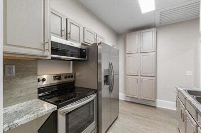 Building Photo - Charming 3-Bedroom Home in Historic Eustis!