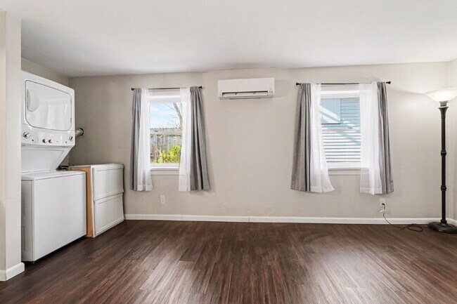 Building Photo - Updated 1 Bedroom Rental Close To Downtown $850/month