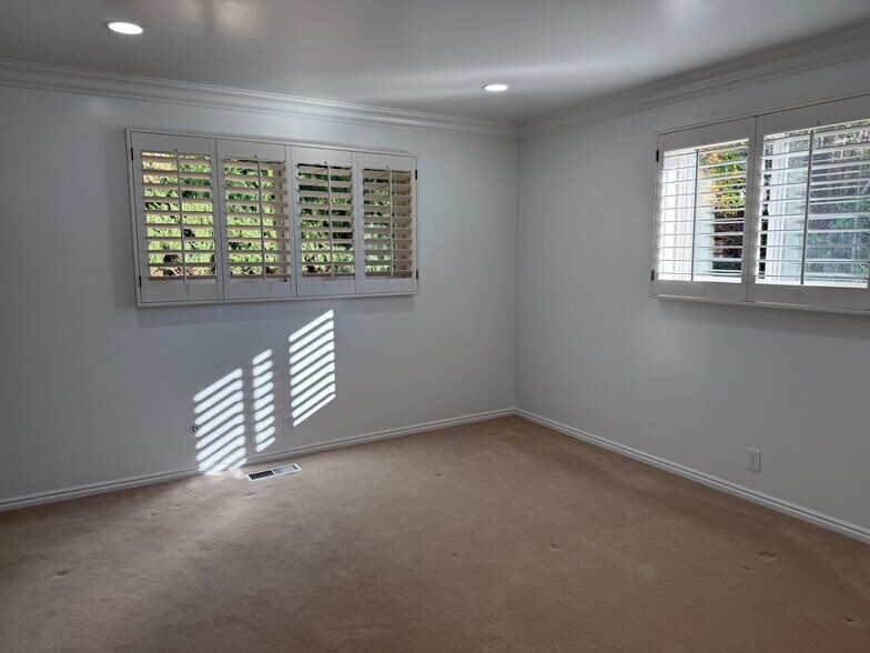 Building Photo - 4719 S Quail Point Rd