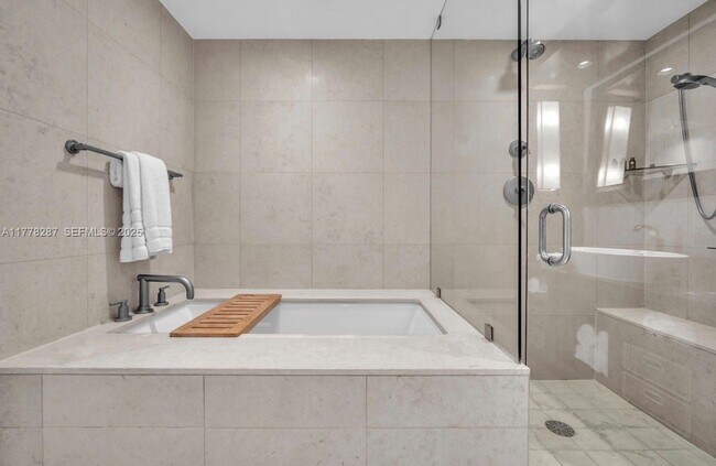 Building Photo - 6801 Collins Ave