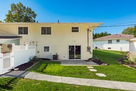 Building Photo - 5046 Heathmoor Dr