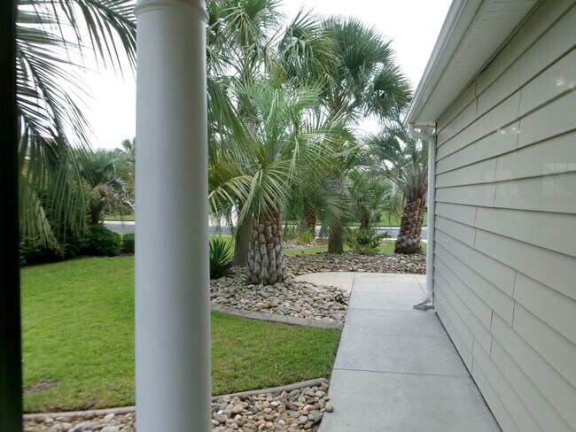 Building Photo - 4 bedroom, 3 bath home in Surfside Beach Club