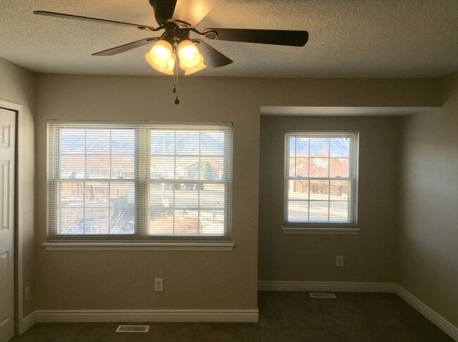 Building Photo - 8084 Lexington Park Dr
