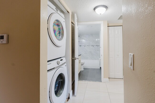 Building Photo - 3760 N Jog Rd