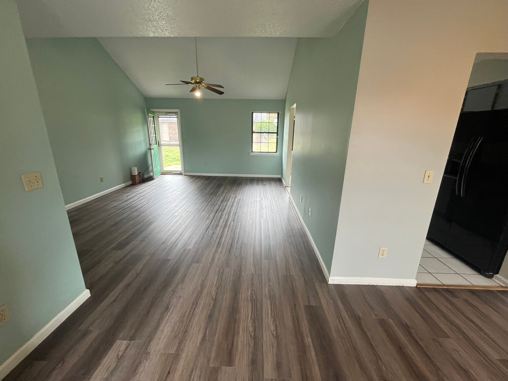 Living Room - 907 Primrose Ln