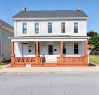 Building Photo - 1037 Spruce St