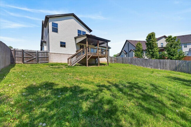 Building Photo - Pet Friendly Three Bedroom!