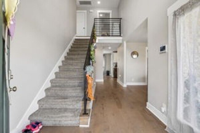 Building Photo - 3 Bedroom 2 1/2 Bathroom Home