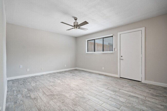 Interior Photo - Dream Montrose - 1423 Kipling Street