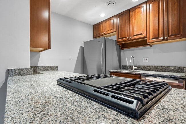 Building Photo - Open Concept and Renovated Top Level Condo. Close to BWI, Ft. Meade & NSA