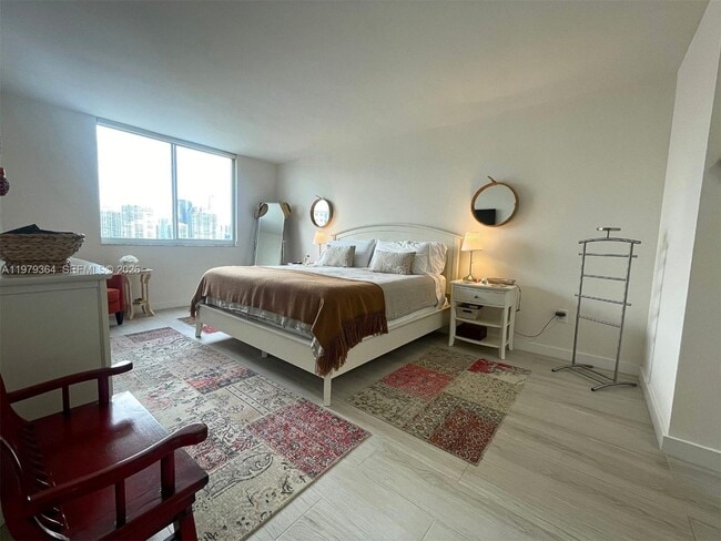 Building Photo - 500 Bayview Dr