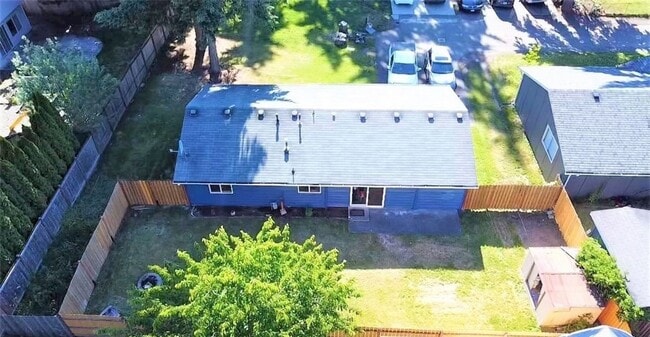 Building Photo - Secluded home in Covington