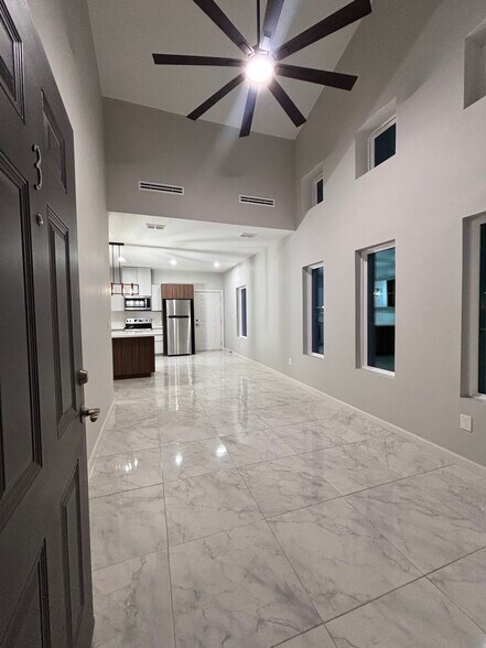 Building Photo - 703 Pedro St