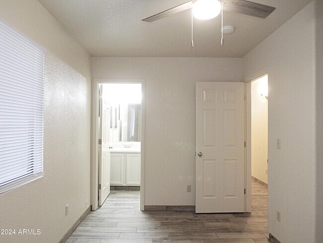 Building Photo - 4406 Buena Loma Way