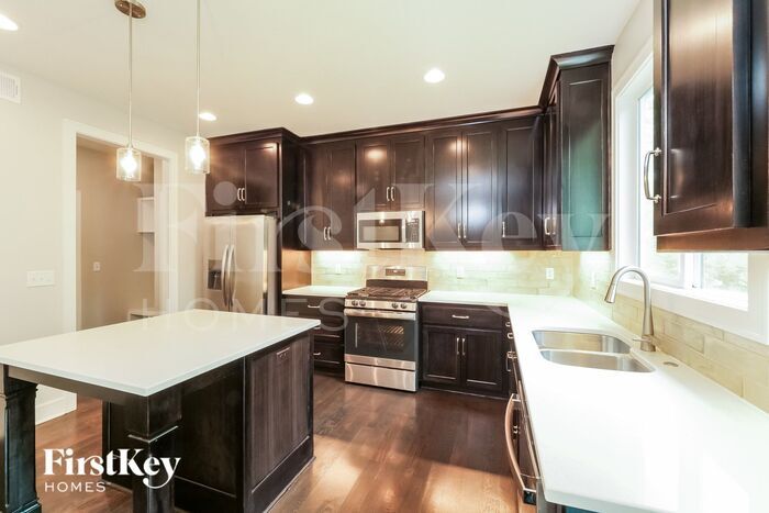 Building Photo - 1128 Blackpool Dr