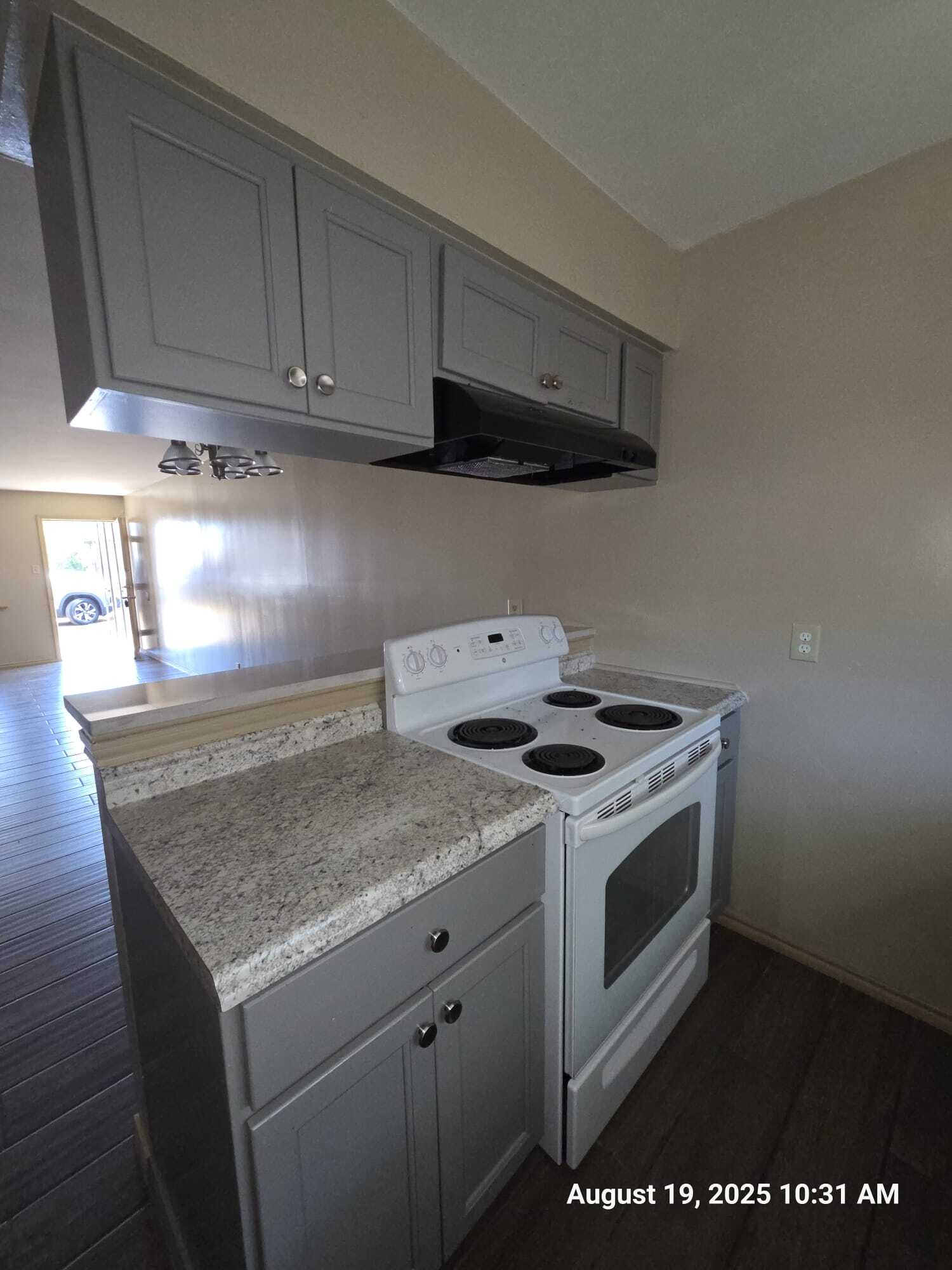 Building Photo - 605 Bustamante St