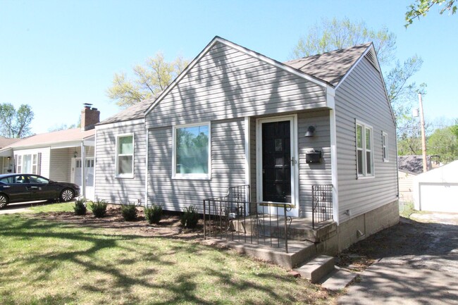 Updated 2 Bedroom 1 Bath Home In Waldo - 7722 Pennsylvania Ave Kansas ...