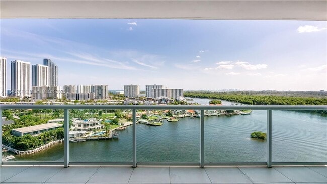 Primary Photo - 400 Sunny Isles Blvd