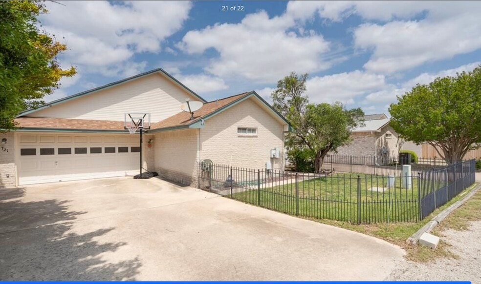 Building Photo - 721 Riverhill Blvd