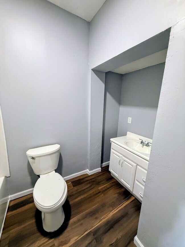 Building Photo - Large 4 bedroom home available for rent - Canton NE