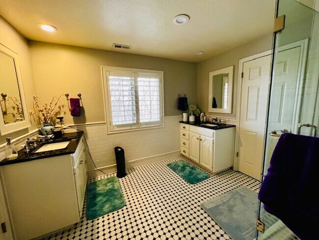 Building Photo - 4045 Beus Dr