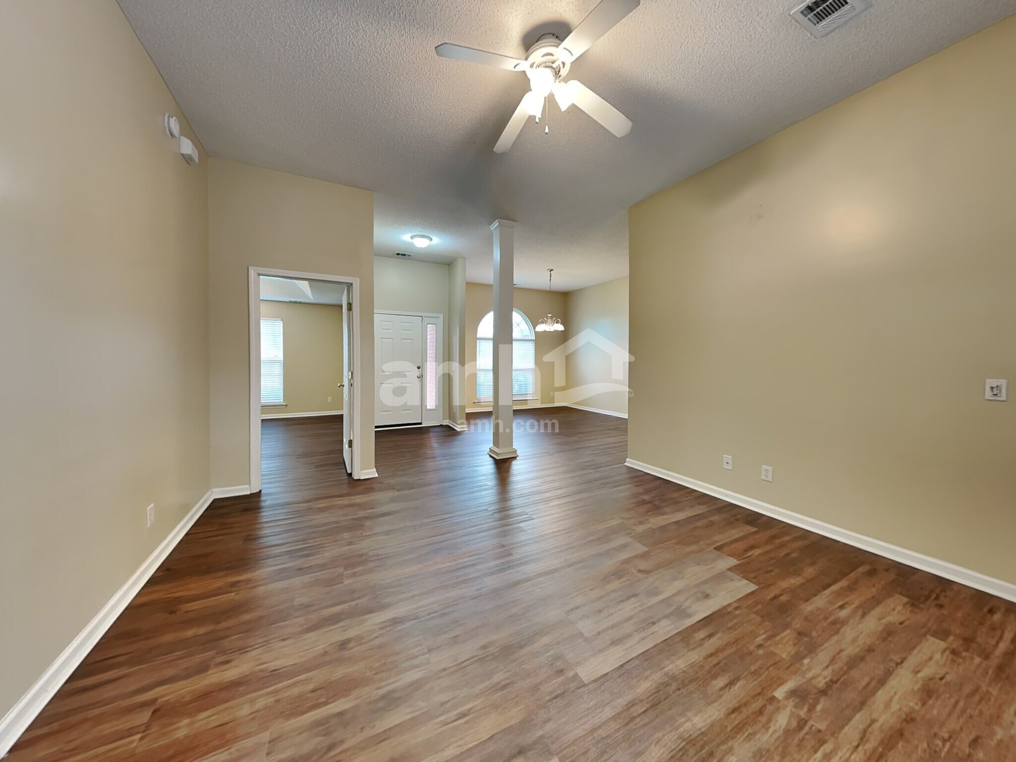 Building Photo - 420 Roberts Way