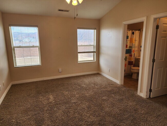 Building Photo - 1421 Northern View Dr