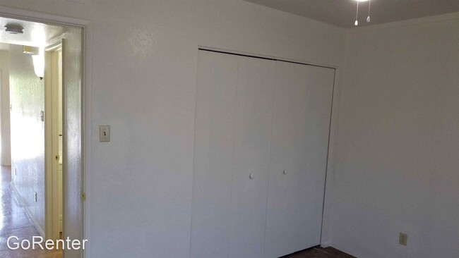 Building Photo - 2 br, 1 bath House - 513 N 40th Ave #8
