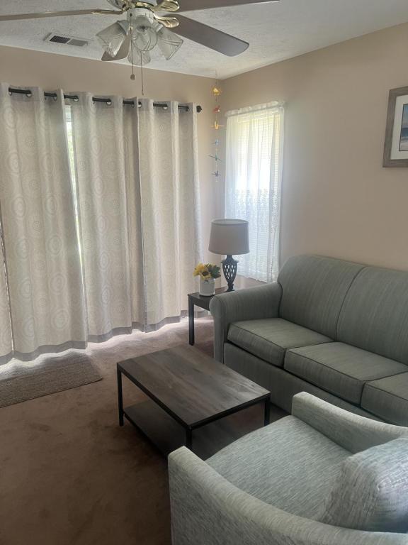 Building Photo - 549 White River Dr